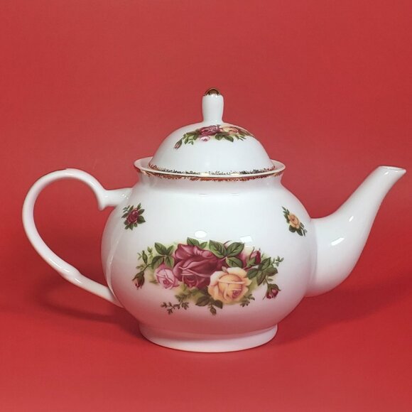 Royal Albert Small Teapot with 2 Cups & Saucers Gift Set – 2006 - Picture 2 of 15